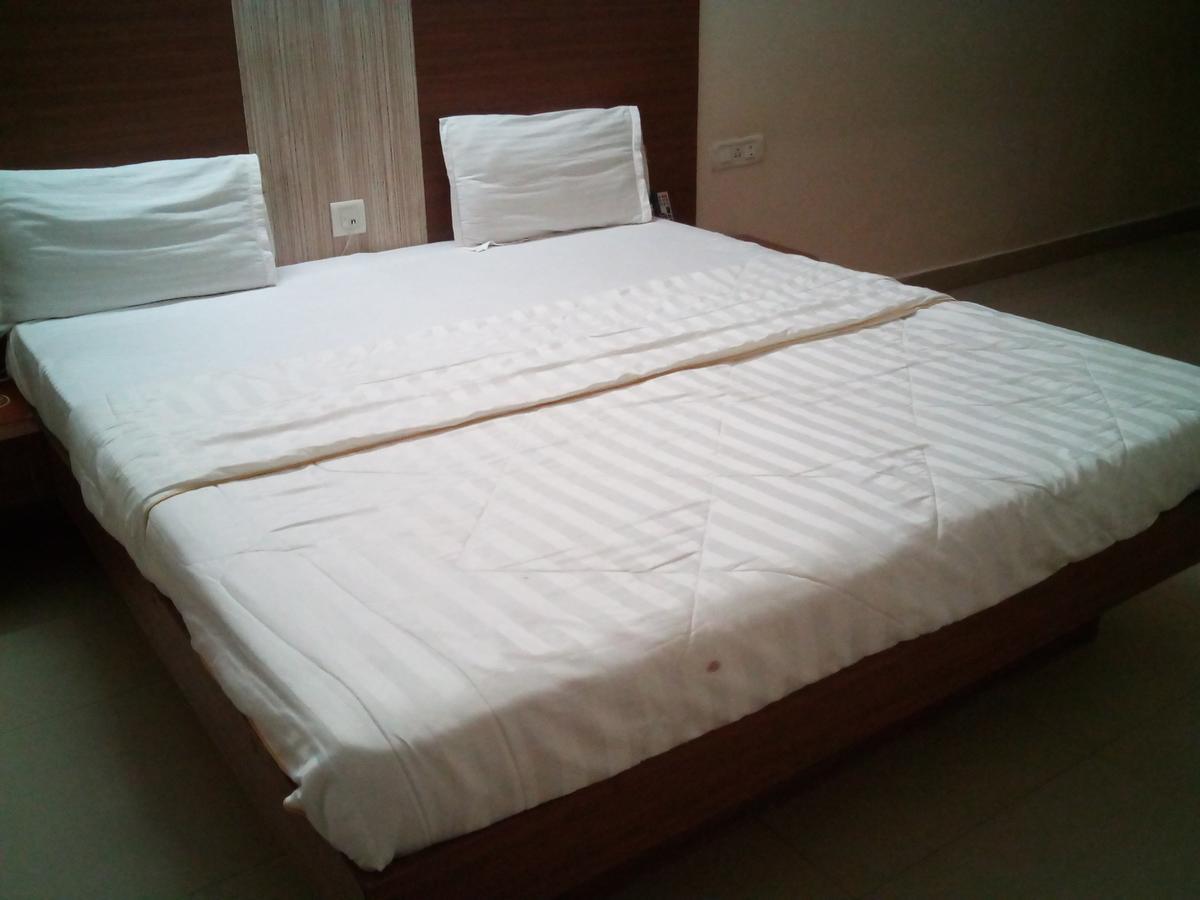 Hotel Shree Sai Shraddha Raigarh Exterior foto